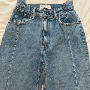 Abercrombie curve love 90’s straight jean
